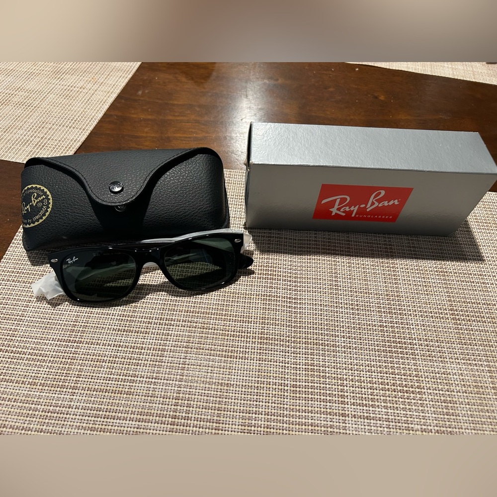 NWT Ray Ban New Wayfarer Sunglasses